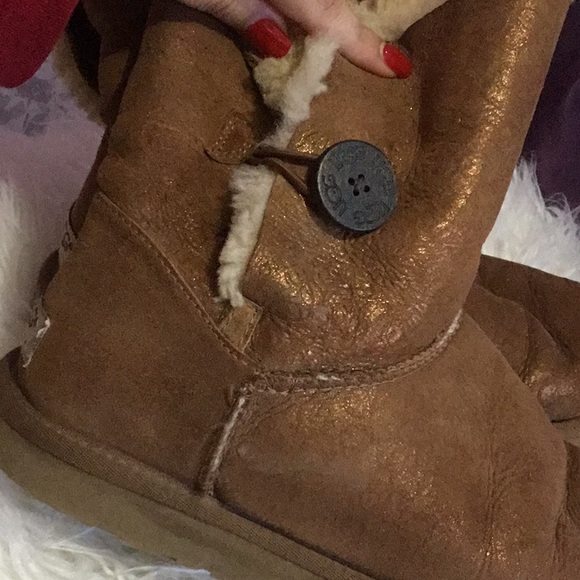 Ugg Bailey button OPEN TO ALL OFFERS - Picture 4 of 7